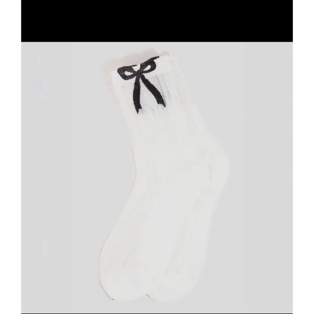 Ribbon Bow Embroidered Crew socks 1 pair